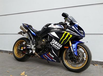 Yamaha R1 lên tem Monster SBK.