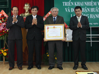 Sở Xây dựng đón nhận Huân chương Lao động hạng Nhất