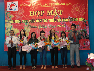 Gặp mặt 370 học sinh, sinh viên dân tộc thiểu số