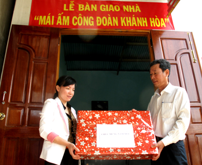 Trao nhà Mái ấm Công đoàn cho gia đình lính Trường Sa