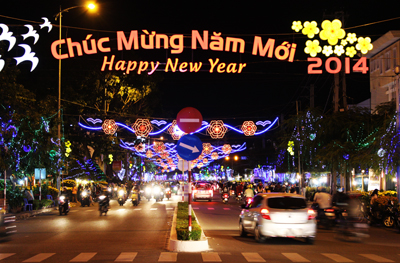 Phố biển trang hoàng lộng lẫy đón xuân