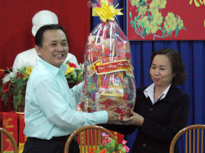 Thăm, tặng quà Tết tại Nhà Dưỡng lão và An dưỡng, Trung tâm Bảo trợ xã hội tỉnh