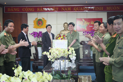 Thăm và chúc Tết các đơn vị lực lượng vũ trang