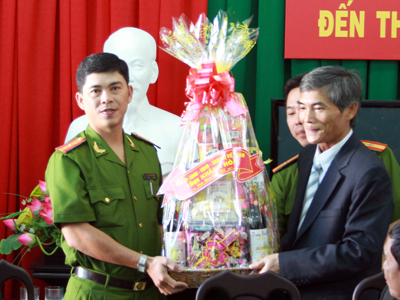 Lãnh đạo tỉnh Khánh Hòa thăm, chúc Tết các đơn vị trực chiến