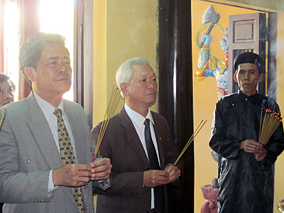 Lãnh đạo tỉnh Khánh Hòa viếng miếu thờ Trần Quý Cáp và Trịnh Phong