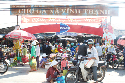 Chợ quê ngoại thành cũng nhộn nhịp không kém.