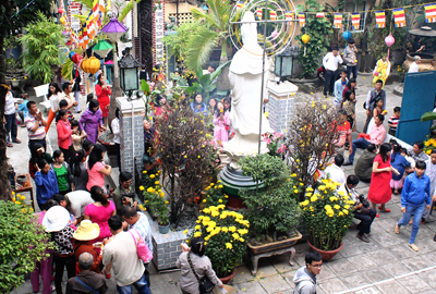 Lễ chùa đầu xuân