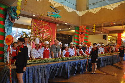 Bánh tét kỷ lục 39m được cắt vào tối nay