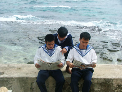 Đọc sách - nét đẹp của lính đảo