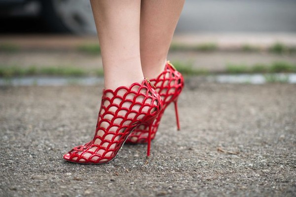 Chọn đồ màu đỏ hợp thời trang cho dịp lễ Valentine