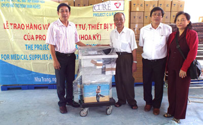 Tiếp nhận thiết bị, vật tư y tế từ Dự án C.U.R.E