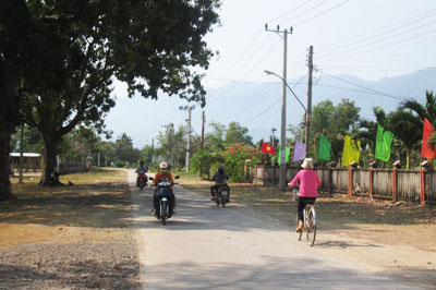 Thực hiện tiêu chí giao thông không dễ đối với nhiều xã.