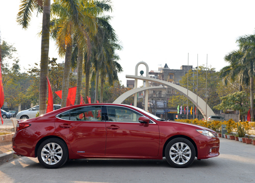 Lexus ES300h có mặt tại Việt Nam