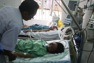 Đẩy bạn gái xuống vực rồi tự tử?