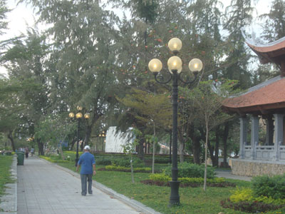 Không nên để đèn chiếu sáng ban ngày