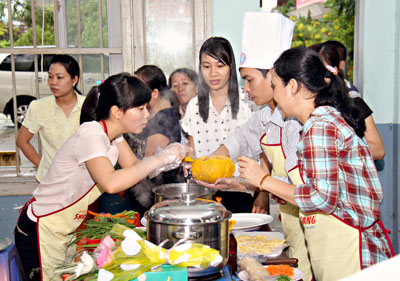 12 đơn vị đăng ký đạt danh hiệu Vững mạnh xuất sắc năm 2014