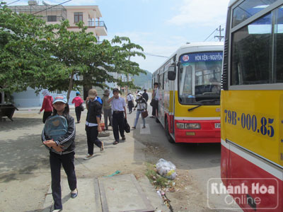 Trạm xe buýt đưa đón học sinh khu vực Hòn Xện.