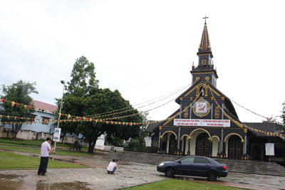 Nhà thờ gỗ Kon Tum.