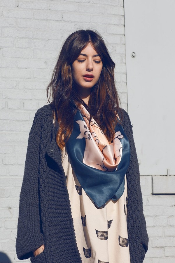 Khăn choàng hợp với phong cách mùa xuân