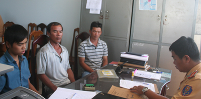 Bắt quả tang 2 ghe dùng giã cào điện đánh bắt thủy sản