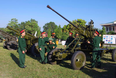   Lãnh đạo Bộ Chỉ huy Quân sự tỉnh kiểm tra công tác chuẩn bị huấn luyện tại Tiểu đoàn 460.