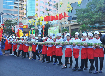 110 triệu đồng ủng hộ từ thiện từ bánh tét kỷ lục