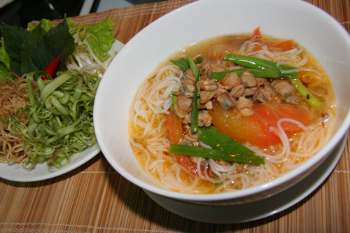 Bún hến nước lèo