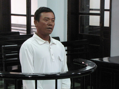 Chống đối vì… không được bán hàng rong trên bãi biển