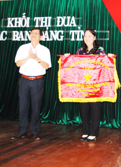 Ký kết giao ước thi đua năm 2014