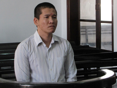 Bị bắt quả tang trộm điện thoại