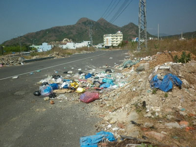 Đường hay bãi rác?