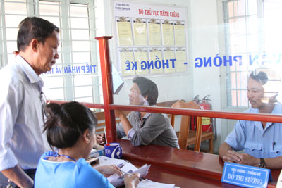 Người đóng góp tích cực trong cải cách hành chính ở phường Cam Nghĩa