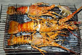 Ăn tôm hùm nướng trên đảo Bình Ba