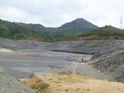 Lẽ nào tồn tại mãi xóm nhặt rác?