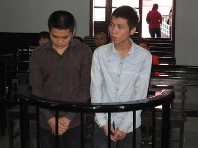 Tuyên án nhóm đối tượng chuyên giật giỏ xách của phụ nữ