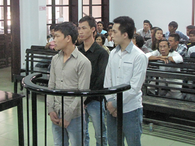 Trả hồ sơ vụ mâu thuẫn với anh, chém luôn em