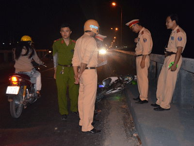 Va chạm với xe tải, một phụ nữ tử vong