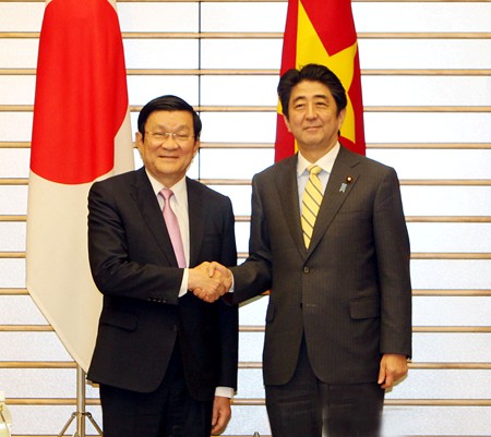 Chủ tịch nước Trương Tấn Sang và Thủ tướng Nhật Bản Shinzo Abe. Ảnh TTXVN