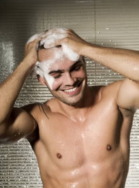 Quý ông chăm sóc tóc