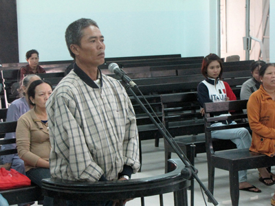 Dọn nhà, tiện thể "dọn" vàng của chủ nhà