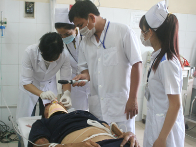 Lật xe trên đèo Khánh Lê, 3 người bị thương nặng