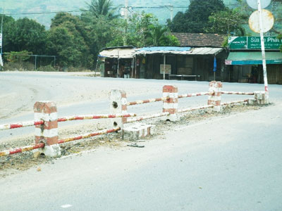 Dải phân cách bị hỏng