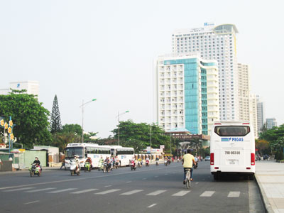 Tình trạng xe dừng, đỗ tùy tiện: Khó xử lý dứt điểm