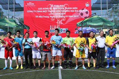 12 đội bóng tranh tài Giải bóng đá mini Đoàn thanh niên Công ty Bia Sài Gòn