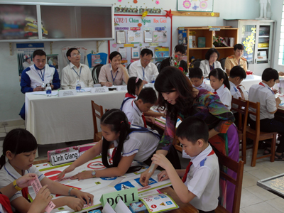 Giao lưu giáo viên dạy giỏi chương trình "An toàn giao thông cho nụ cười trẻ thơ"