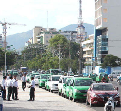 Mòn mỏi chờ chế độ