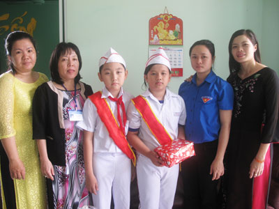 Ủng hộ gần 45 triệu đồng cho cháu bé mắc bệnh lao màng não