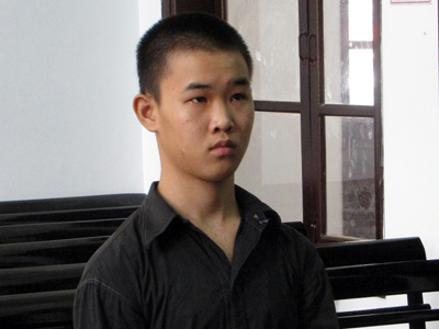 Tới bãi biển trộm túi xách của du khách nước ngoài