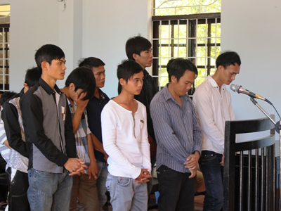 Nhóm lâm tặc chống người thi hành công vụ lãnh án