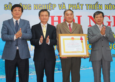 Đón nhận Huân chương Lao động hạng Nhất